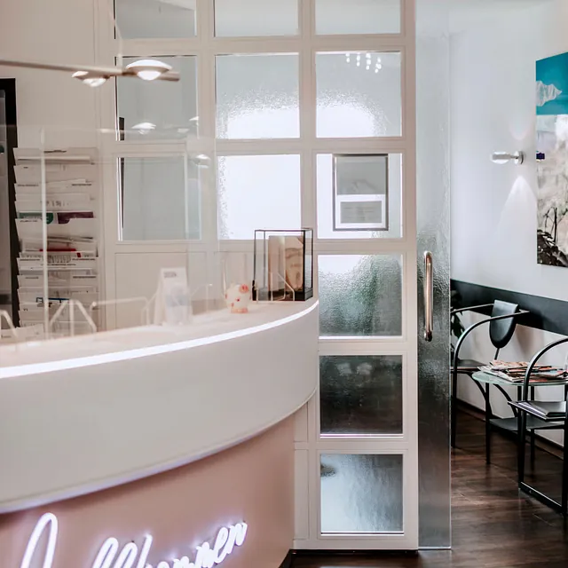 Empfang – Zahnarztpraxis in Iserlohn-Letmathe, Dr. med. dent. Melanie Sellhorst